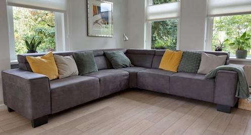 Hoekbank ( comfortabel en luxe) incl. hocker, Huis en Inrichting, Banken | Bankstellen, Zo goed als nieuw, Hoekbank, Vierpersoons of meer