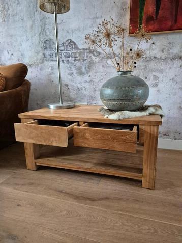 Teakhouten salontafel beschikbaar voor biedingen