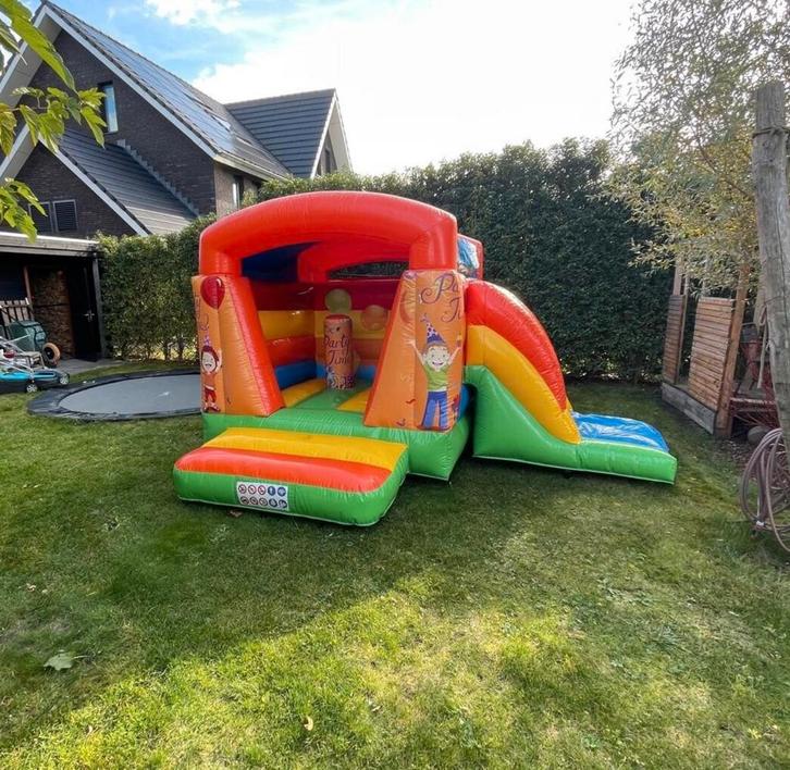 Springkussen feest te huur, Hobby en Vrije tijd, Feestartikelen | Verhuur, Zo goed als nieuw, Ophalen of Verzenden