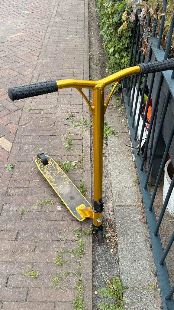 Stuntstep dragon goud, Fietsen en Brommers, Steps, Ophalen of Verzenden