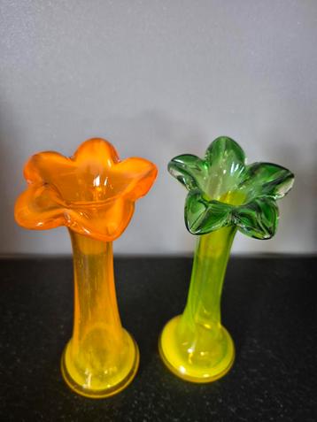 Vintage Glas Vaasjes - Set van 2 groen geel  beschikbaar voor biedingen