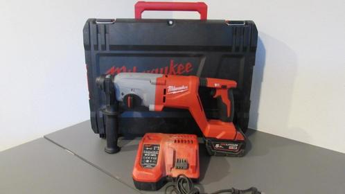 Milwaukee M18 BLHACD26 Combi Boorhamer + 5 Ah accu + M12 lad, Doe-het-zelf en Verbouw, Gereedschap | Boormachines, Zo goed als nieuw