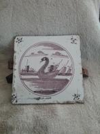 OUDE MANGAAN TEGEL "ZWAAN" AFMETING 13 X 13 CM, Antiek en Kunst, Antiek | Wandborden en Tegels, Ophalen of Verzenden