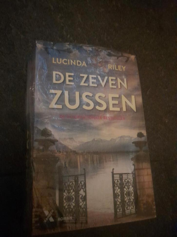 Lucinda Riley - De zeven zussen, Boeken, Literatuur, Zo goed als nieuw, Ophalen of Verzenden