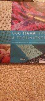 BOEK HAAK-TIPS ➕mini HONDJES HAKEN +OUDE ARIADNE + haaknaald, Hobby en Vrije tijd, Breien en Haken, Ophalen of Verzenden, Gebruikt