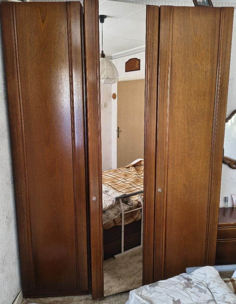 Hulsta kledingkast (openslaande deuren), Ophalen, Met deur(en), Gebruikt, 200 cm of meer