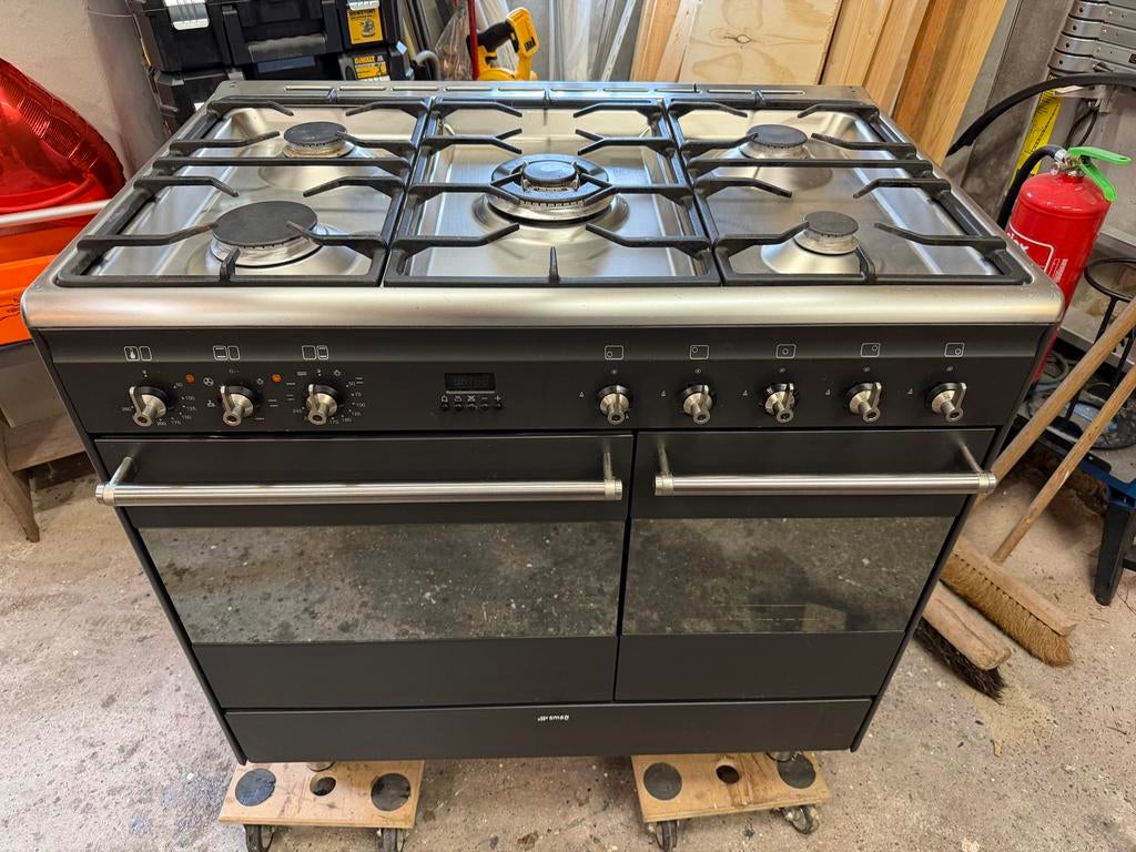 Smeg gasfornuis 90 cm met dubbele oven, Witgoed en Apparatuur, Ophalen, Gebruikt, Hete lucht, 60 cm of meer