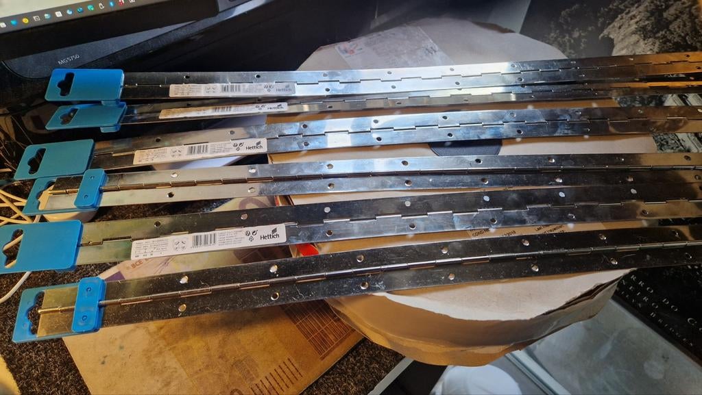 6x Nieuwe Hettich pianoscharnieren, 10,7m - RVS, Doe-het-zelf en Verbouw, Ophalen, Nieuw, Rvs, Scharnier