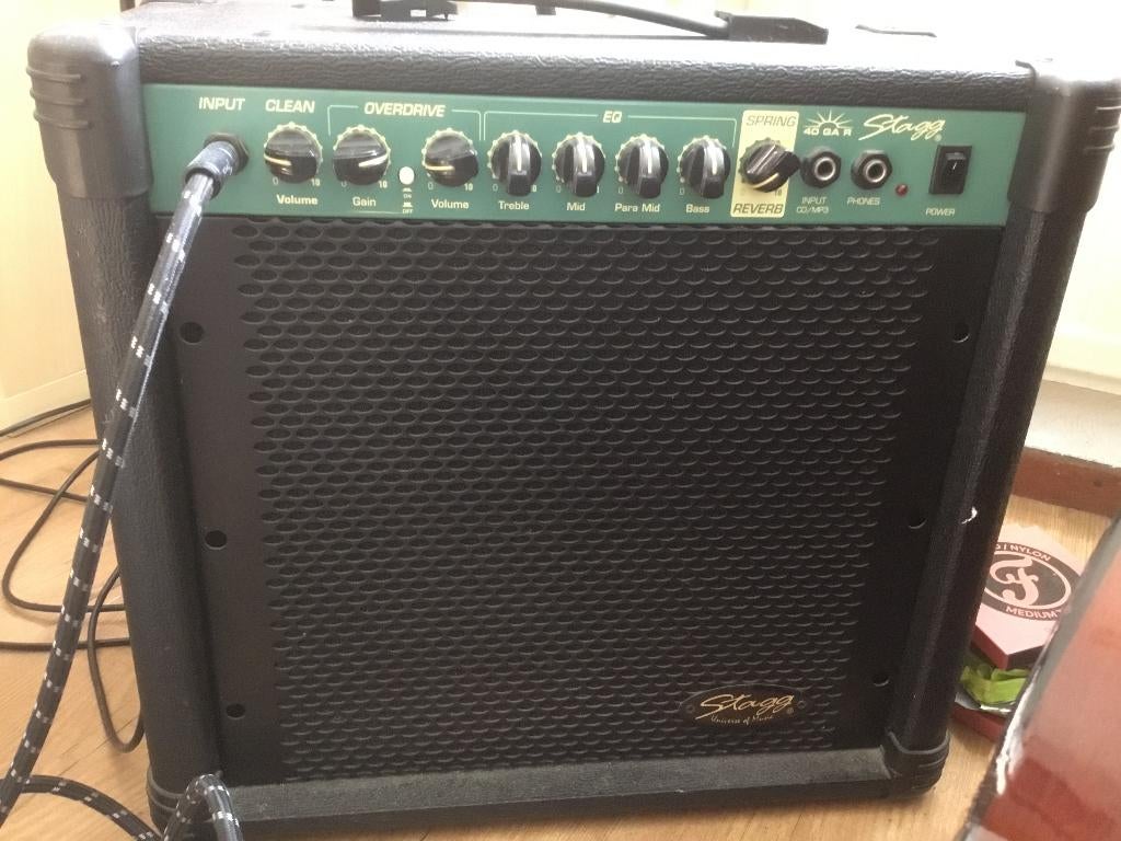 Stagg 40 GA R gitaar versterker amplifier (40 watts), Muziek en Instrumenten, Versterkers | Bas en Gitaar, Ophalen, Zo goed als nieuw