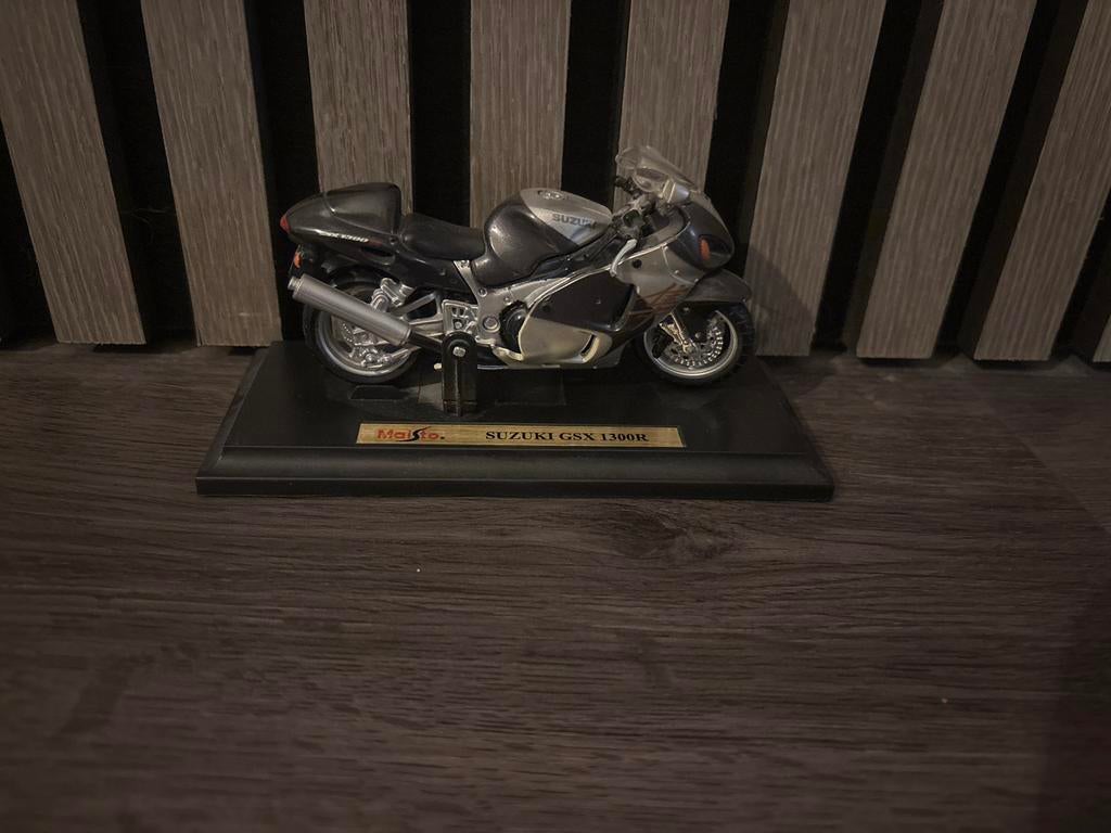 Model motor Suzuki GSX 1300R, Hobby en Vrije tijd, Modelbouw | Auto's en Voertuigen, Ophalen of Verzenden, Gebruikt, Overige typen