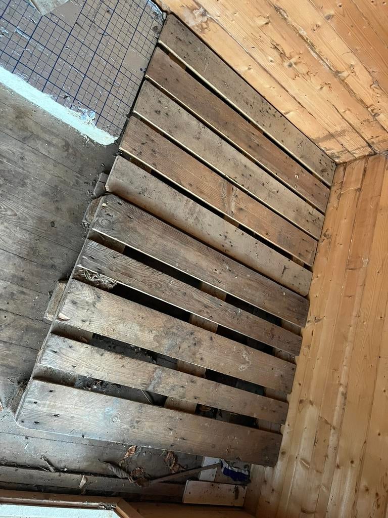 Twee pallets | waarvan 1 euro pallet | T.e.a.b., Doe-het-zelf en Verbouw, Hout en Planken, Ophalen, Overige houtsoorten, Minder dan 200 cm
