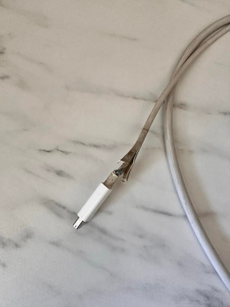 Apple Thunderbolt Display 27 inch - Defecte kabel, Computers en Software, Monitoren, Ophalen, Niet werkend, Quad HD (2K), Thunderbolt