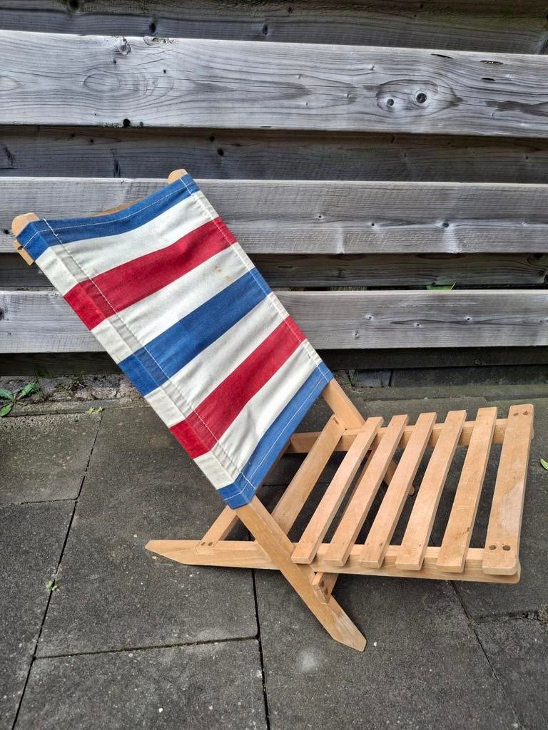 Klapbare strandstoel met rood-wit-blauwe strepen, Tuin en Terras, Tuinstoelen, Ophalen of Verzenden, Gebruikt, Hout, Inklapbaar