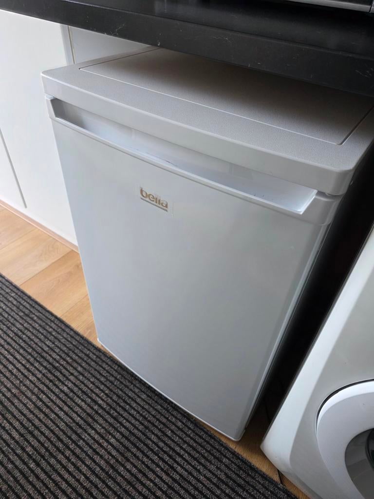 Compacte Bella koelkast met vriesvak, Witgoed en Apparatuur, 75 tot 100 liter, Zo goed als nieuw, 45 tot 60 cm, Met vriesvak