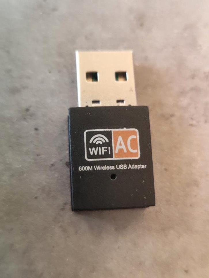 600M Wireless USB Adapter WiFi AC 8 euro, Computers en Software, Netwerkkaarten, Zo goed als nieuw, Extern, Ophalen of Verzenden