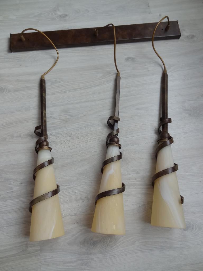 Leuke hanglamp metaal brons met 3 glazen kelken, Ophalen of Verzenden, Gebruikt, Glas, 50 tot 75 cm