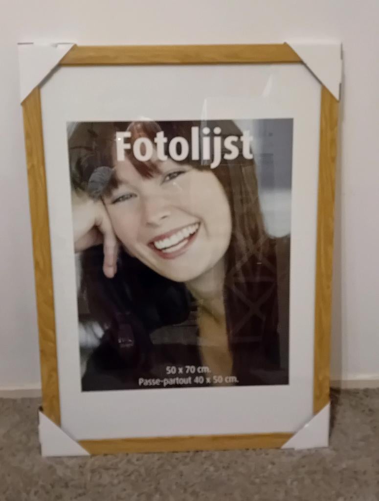 Licht houten fotolijst 50x70 cm incl. passe-partout 40x50 cm, Ophalen, Zo goed als nieuw