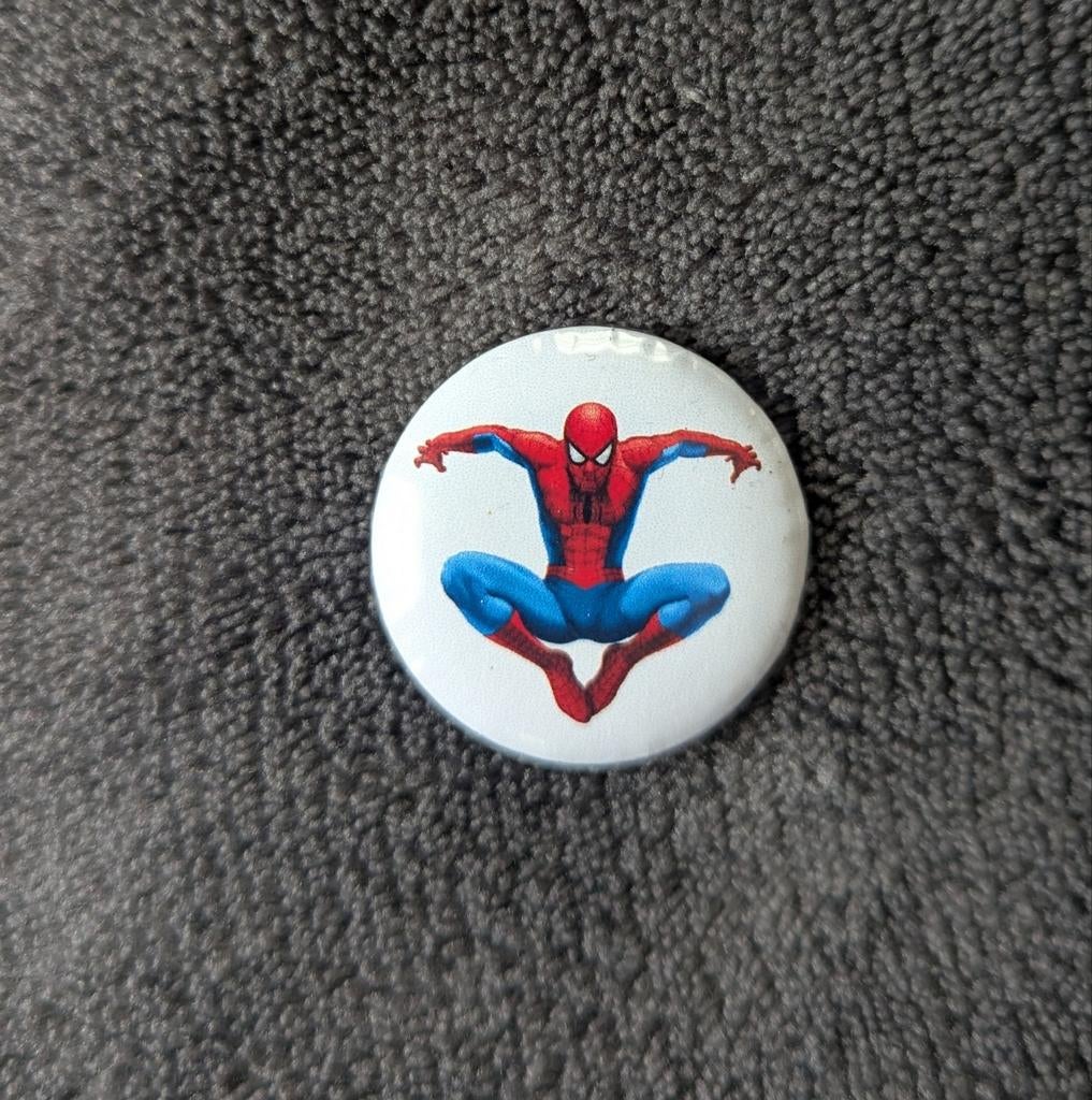 Spiderman – 25 mm button – rood, blauw, wit, Verzamelen, Overige Verzamelen, Nieuw, Ophalen of Verzenden