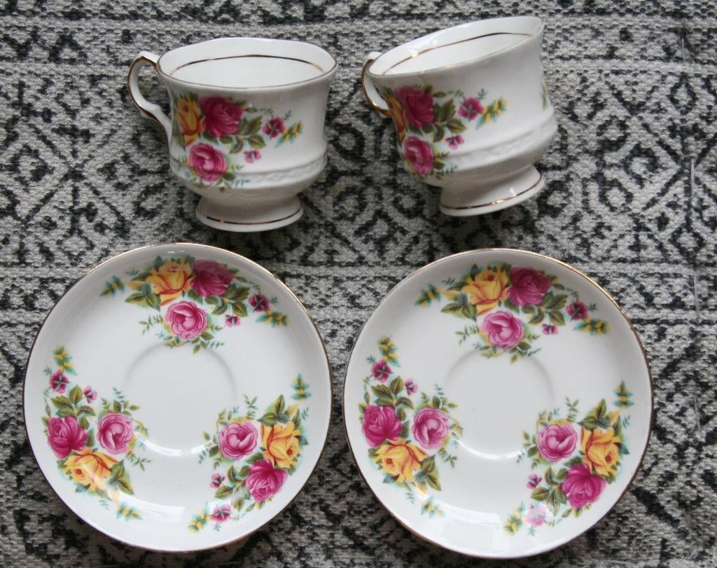 Fine bone China kop en schotel Balmoral Castle porselein, Verzenden, Zo goed als nieuw, Porselein, Bestek