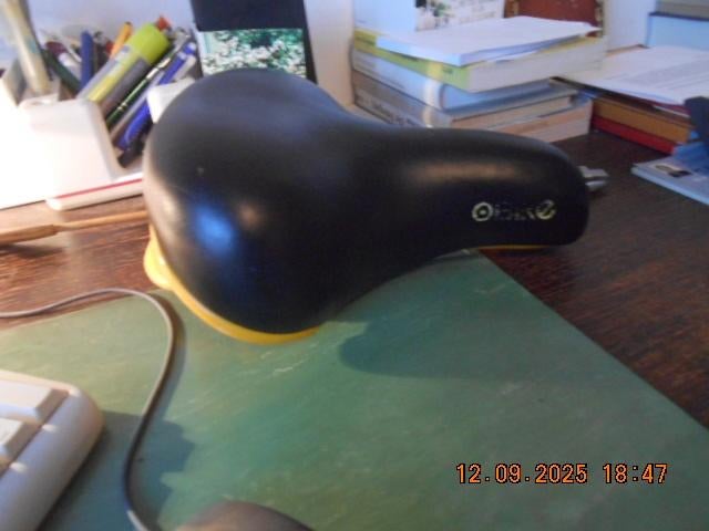 fietszadel obike/fietszadel gel comfort zwart/2 fietsbellen, Ophalen of Verzenden, Zo goed als nieuw
