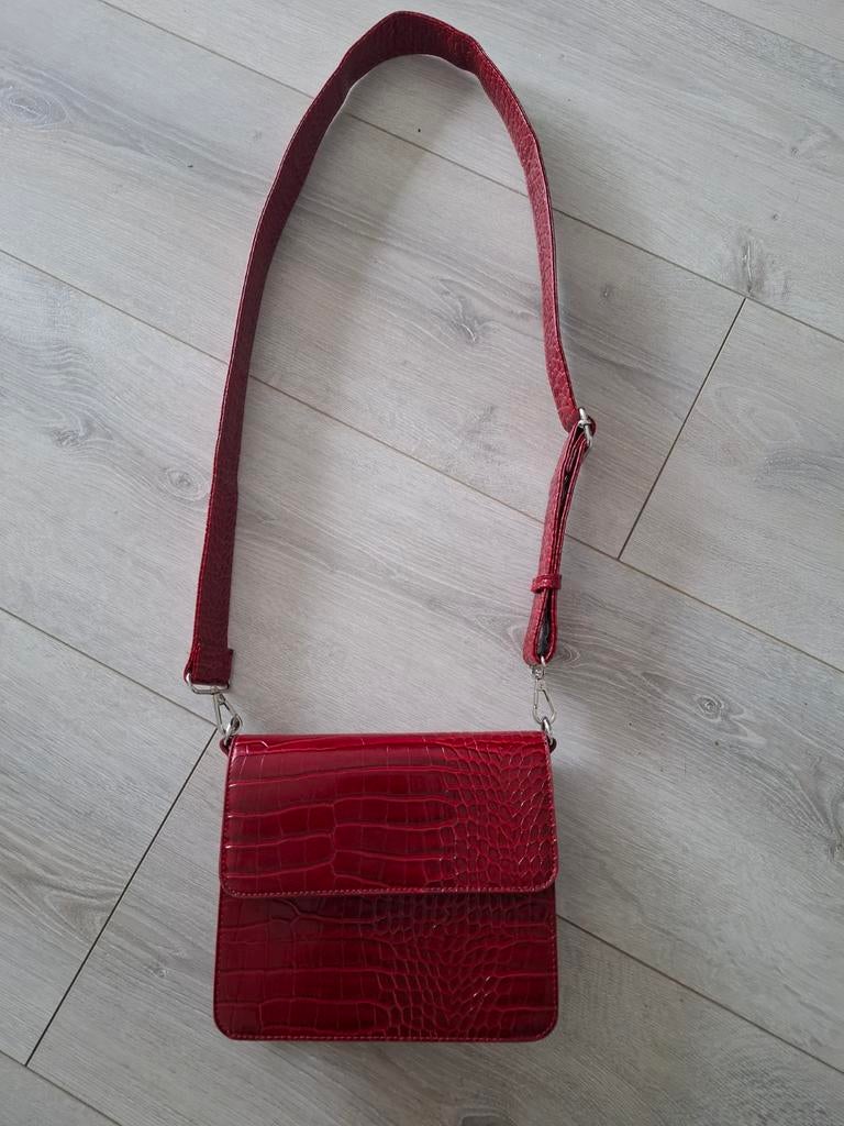 Nieuwe rode HVISK schoudertas, 18x21x5 cm, Ophalen of Verzenden, Nieuw, Rood, Schoudertasje