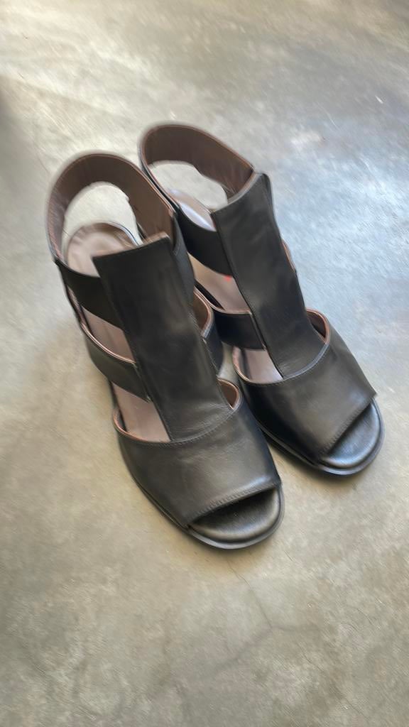 Prachtige zwarte sandaaltjes. Maat 40, Zwart, Zo goed als nieuw, Sandalen of Muiltjes, Ophalen of Verzenden