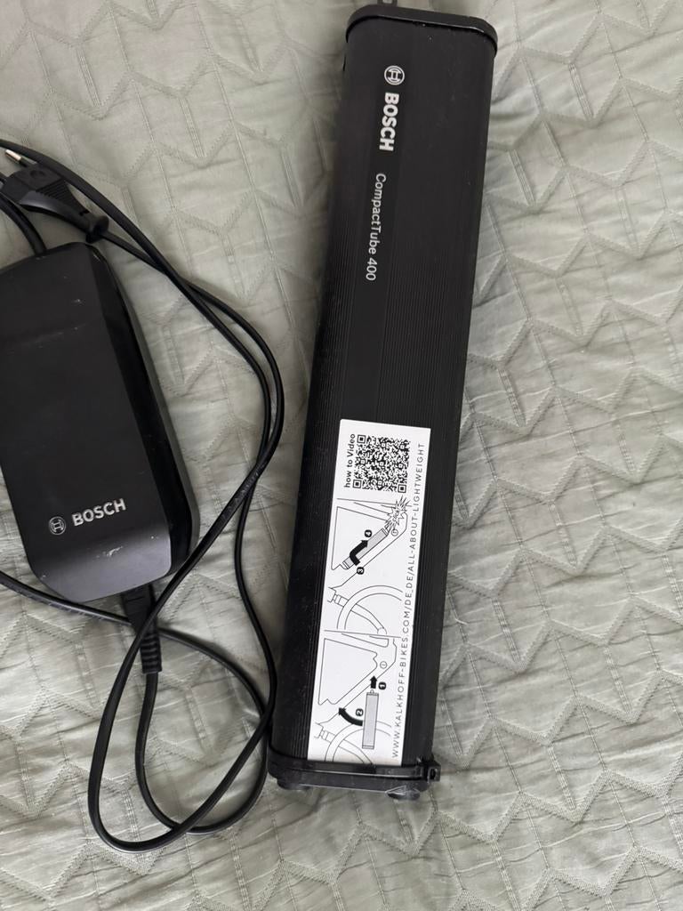Bowch CompactTube 400Wh battery + compact charger, Ophalen of Verzenden, Zo goed als nieuw