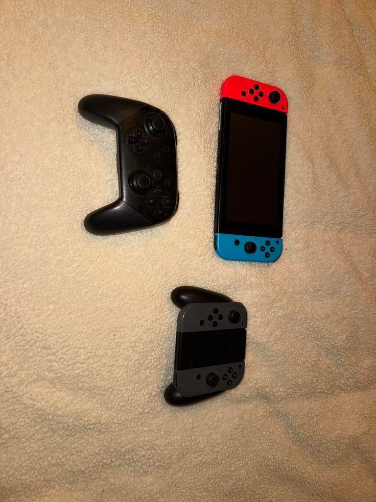 Nintendo Switch 1e editie met 2 spellen en accessoires, Ophalen, Gebruikt, Overige genres, Eén computer