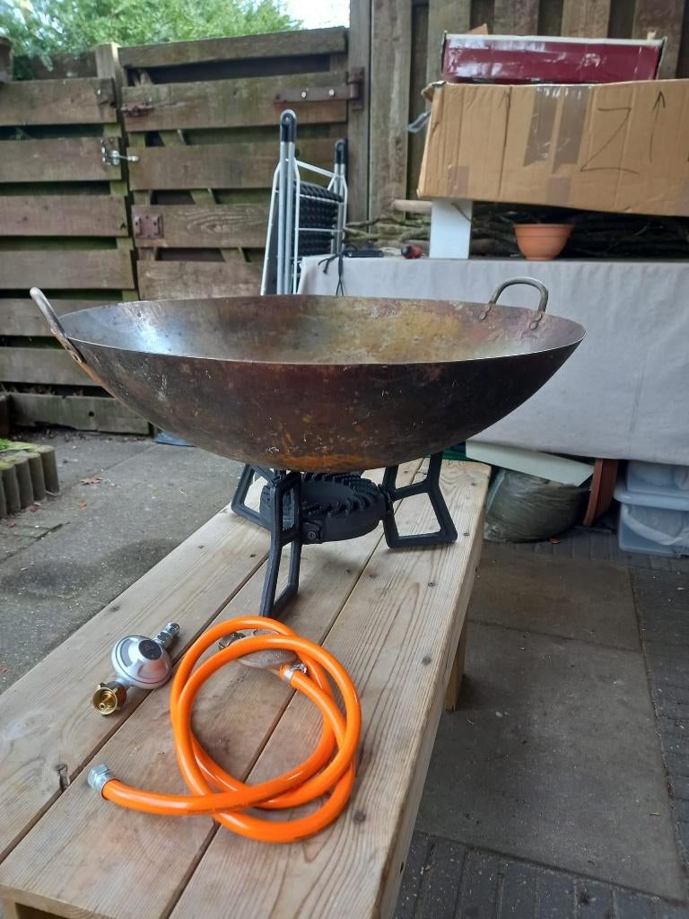 Grote plaatstalen wok met gasbrander, Huis en Inrichting, Keuken | Potten en Pannen, Ophalen, Overige materialen, Wok