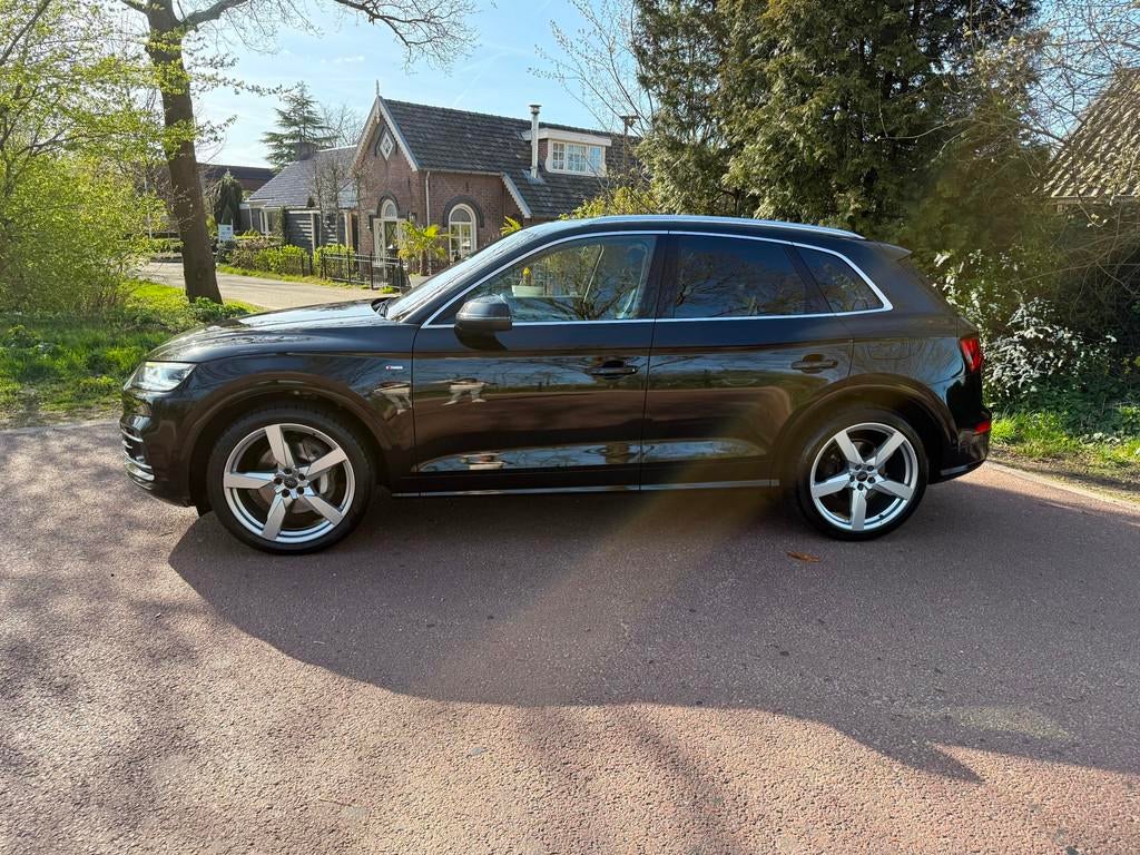 Audi Q5 55 TFSI e quattro Competition / S.line / Navi / Pano, Automaat, Euro 6, 4 cilinders, Zwart