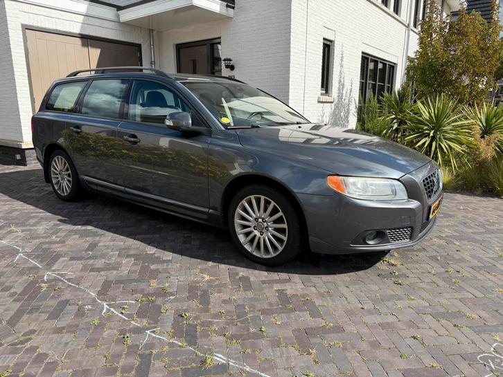 Volvo V70 2.5! goed onderhouden, net beurt + apk gehad, Auto's, Volvo, Particulier, V70, Achteruitrijcamera, Airconditioning, Bluetooth