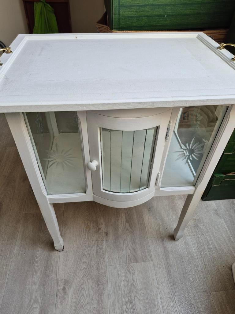 Thee kastje wit  met verlichting, Ophalen, Minder dan 25 cm, Rechthoekig, 50 tot 100 cm