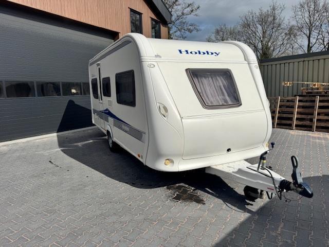 Leuke Hobby 495 UK Stapelbed incl. nette voortent, Caravans en Kamperen, Caravans, Bedrijf, tot en met 4, Treinzit, Hobby, 4 tot 5 meter