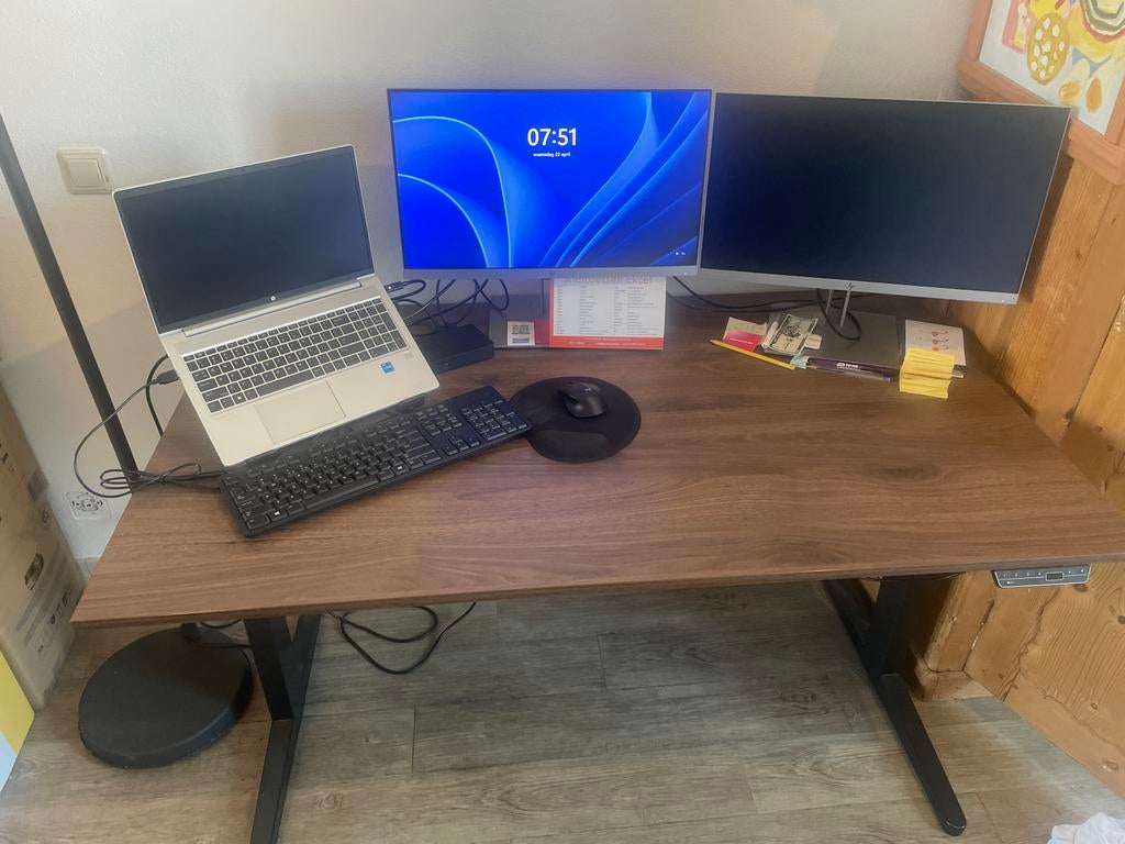 Ahrend zit-sta bureau 140x80 - Ergonomisch en modern, Huis en Inrichting, Bureaus, Zit-sta bureau, Elektrisch, Spaanplaat of MDF