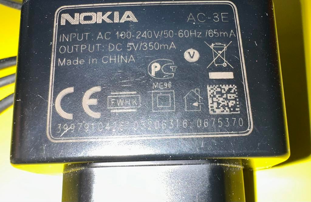 Nokia oplader met dunne pin, Telecommunicatie, Mobiele telefoons | Telefoon-opladers, Verzenden, Gebruikt, Nokia