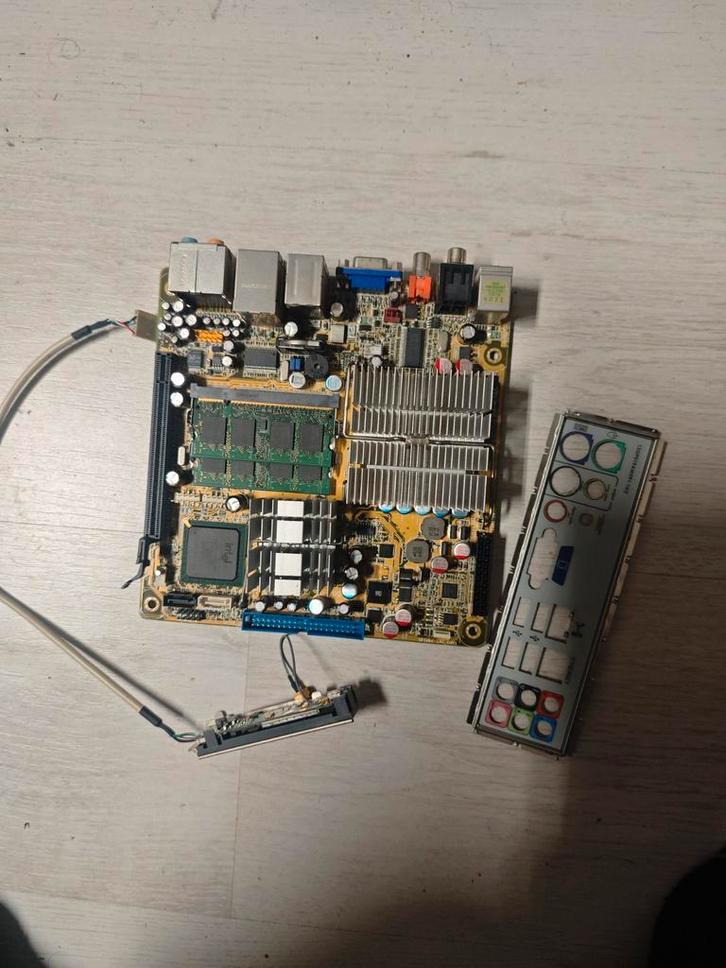 Moederbord met Intel-chipset en DDR-geheugen, Computers en Software, Moederborden, Gebruikt, Intel, DDR, Ophalen of Verzenden