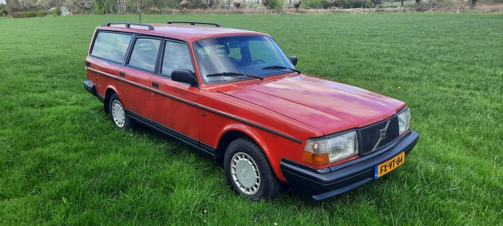 Volvo 245 uit 1993 met nieuwe 2 jaar apk, tot Maart 2028, Auto's, Oldtimers, Stationwagon, Handgeschakeld, Particulier, Volvo