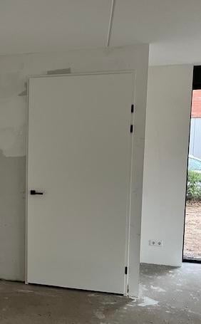 Nieuwe witte Krepel opdekdeur rechtsdraaiend, Doe-het-zelf en Verbouw, Deuren en Horren, 215 cm of meer, Binnendeur, Nieuw, Hout