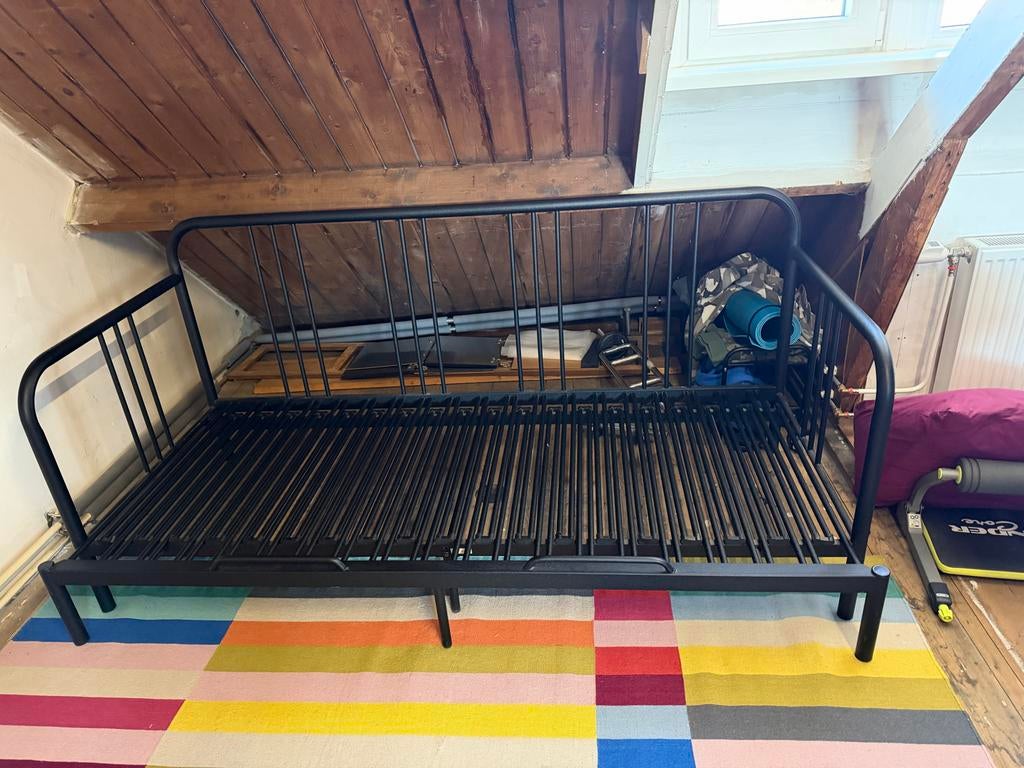 Slaapbank met 2 eenpersoonsmatrassen en topper, Gebruikt, Zwart, Tweepersoons, Ophalen of Verzenden