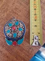 Tibetaans zilveren hanger met bloedkoraal en turquoise steen