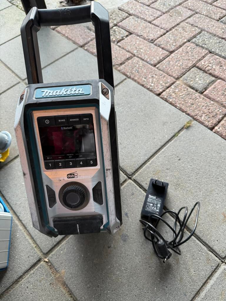 Makita DMR115 Bouwradio DAB+ met Bluetooth en oplader, Audio, Tv en Foto, Radio's, Ophalen, Gebruikt, Bouwradio