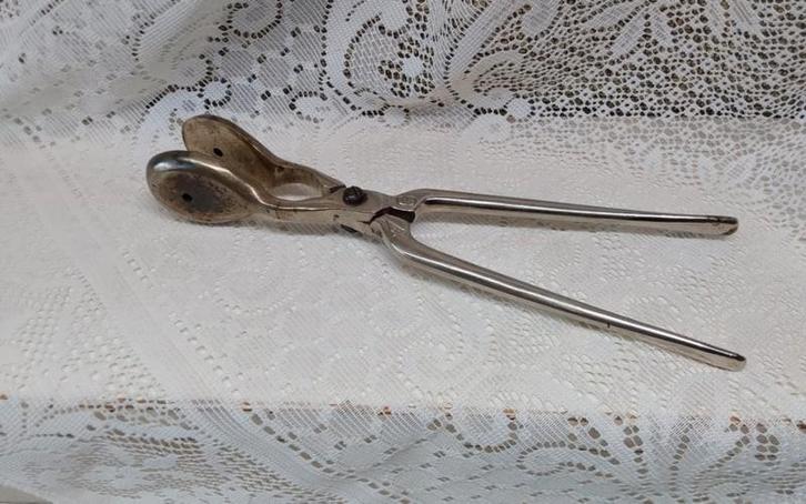 Antiek knoopsgaten strijkijzertje, Antiek en Kunst, Antiek | Gereedschap en Instrumenten, Ophalen of Verzenden