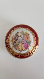Limoges bonbonnière / sieradendoosje met romantische scène, Antiek en Kunst, Antiek | Porselein, Ophalen of Verzenden