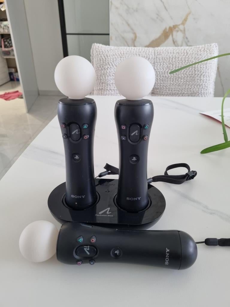 PlayStation Move Controllers met Oplaadstation, Spelcomputers en Games, Spelcomputers | Sony PlayStation Consoles | Accessoires