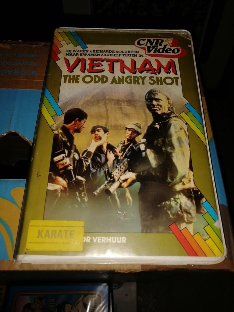 VHS ex-rental - The Odd Angry Shot, Vanaf 16 jaar, Ophalen of Verzenden, Gebruikt, Horror