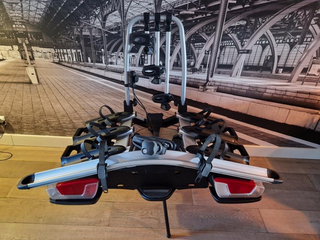 Thule VeloCompact Kantelbare Fietsendrager voor 4 Fietsen, Ophalen, 3 fietsen of meer, Elektrische fiets, Zo goed als nieuw