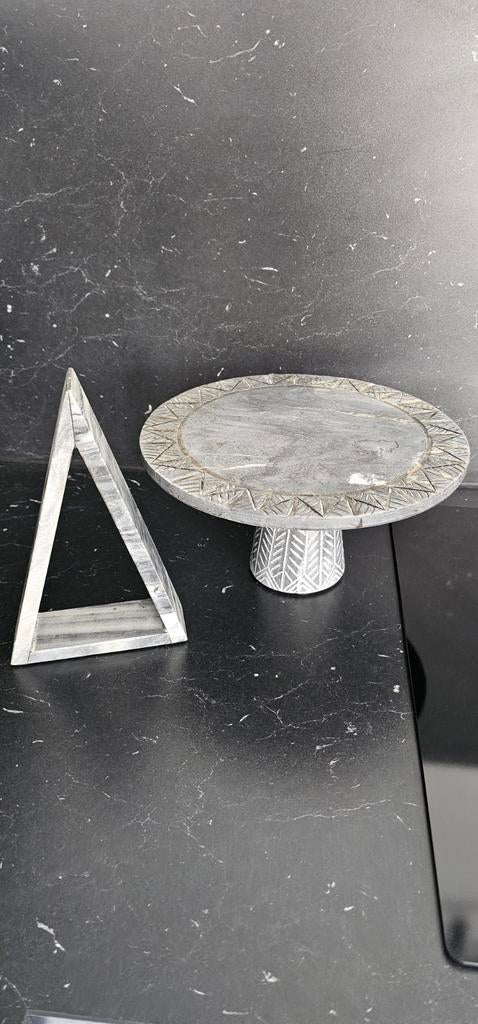 Marmer stenen taart etagere, Ophalen