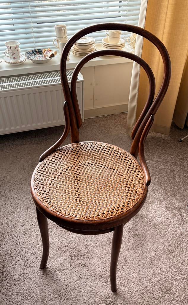 Antieke Thonet stoel met webbing zitting, Antiek en Kunst, Antiek | Meubels | Stoelen en Banken, Ophalen