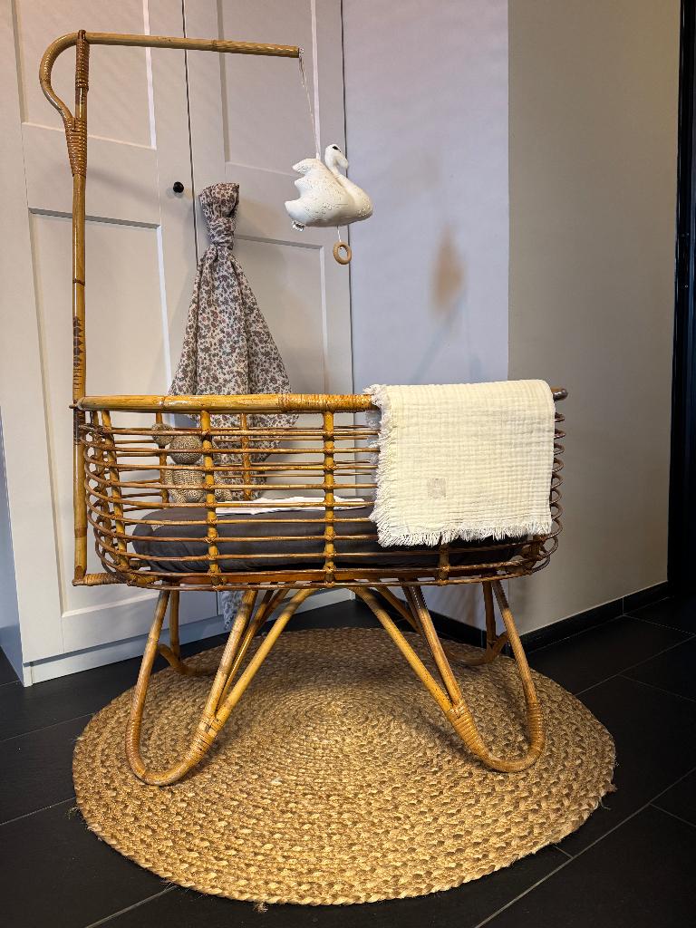 Mooi rotan wiegje, Kinderen en Baby's, Babywiegjes en Ledikanten, Ophalen, Zo goed als nieuw, Wieg