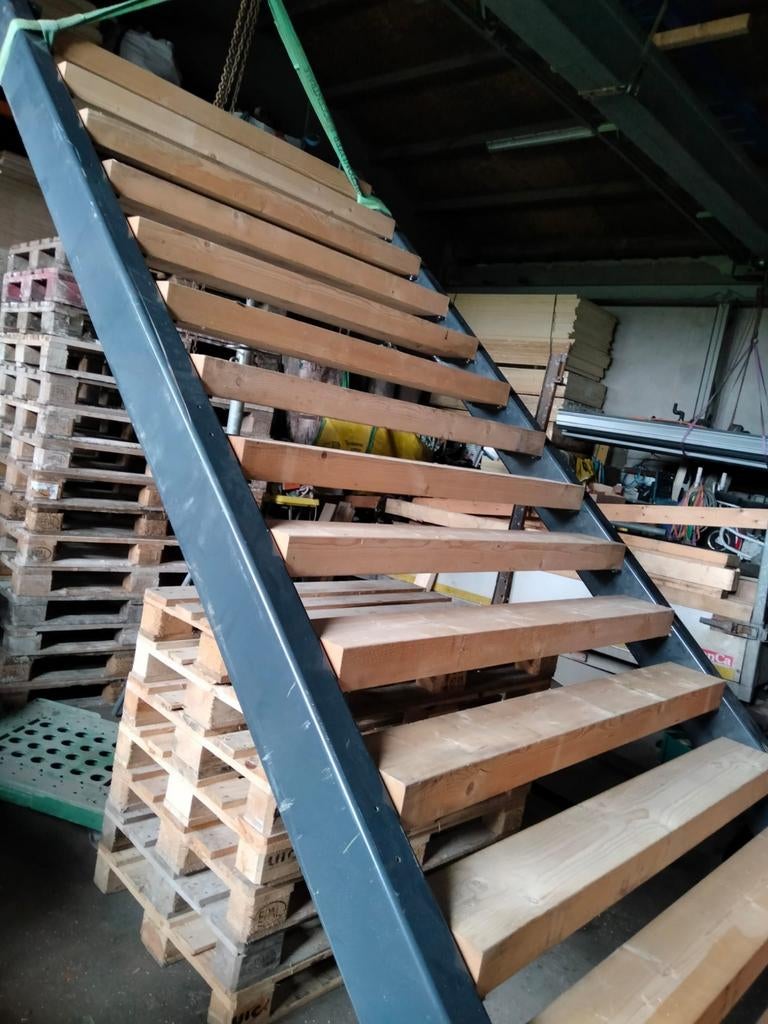 Zware brede trap, Doe-het-zelf en Verbouw, Ladders en Trappen, Ophalen of Verzenden, 2 tot 4 meter